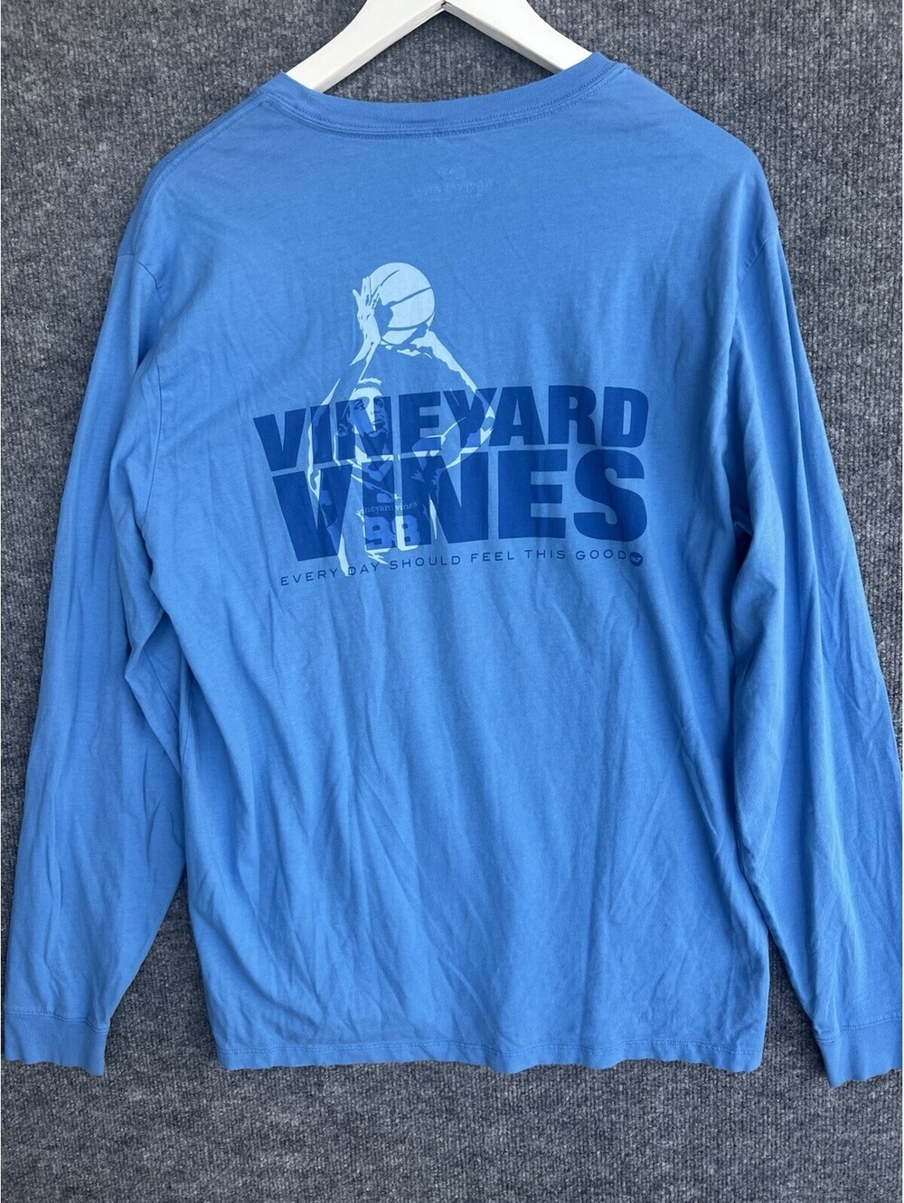 Vineyard Vines Shirt Men’s Size M Blue Long-Sleeve Basketball Graphic